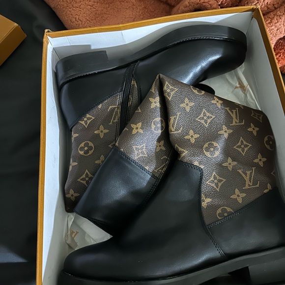 Boots - Picture 16 of 16